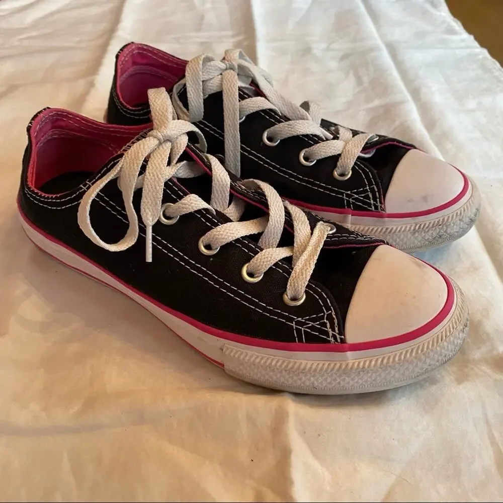 Converse Juniors Size 2 Low top Chuck Taylor All Star Double Tongue 2